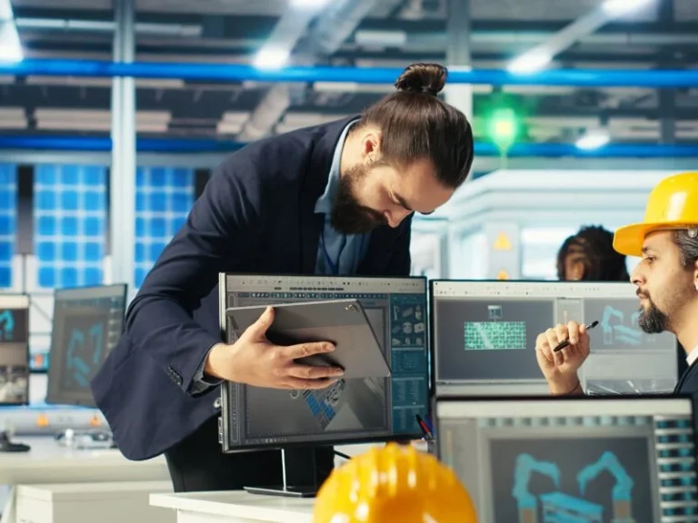 researcher-presents-employee-new-photovoltaics-materials-tablet-800x600